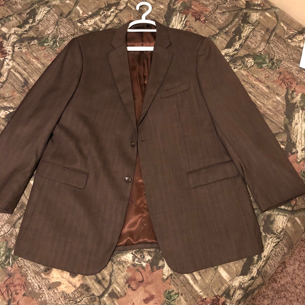 Men’s brown suit coat. 48 S